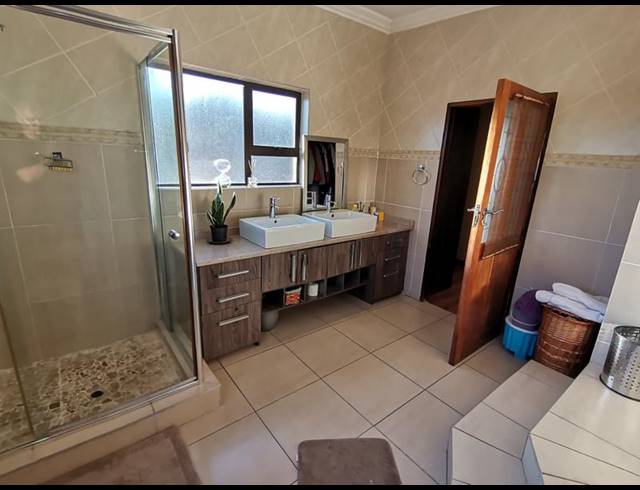 4 BEDROOM HOUSE FOR SALE IN VANDERBIJLPARK SE 8